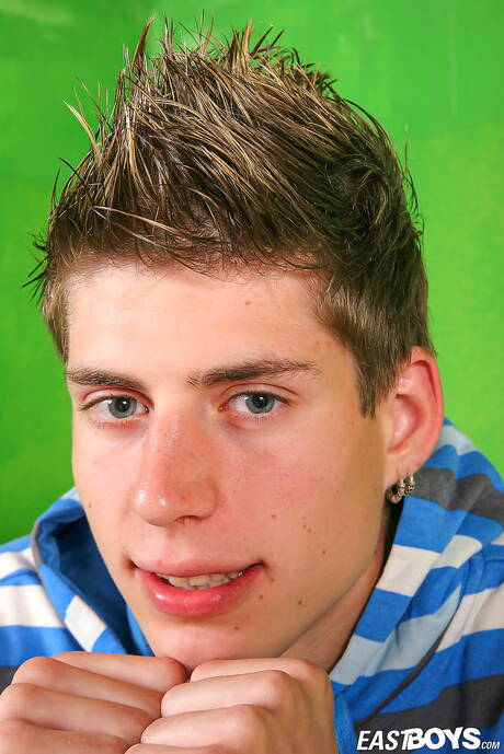 年輕的梅爾文裸體