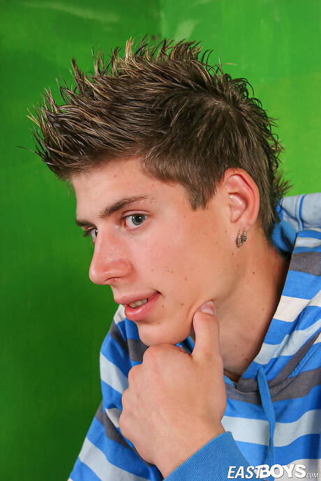 年輕的梅爾文裸體