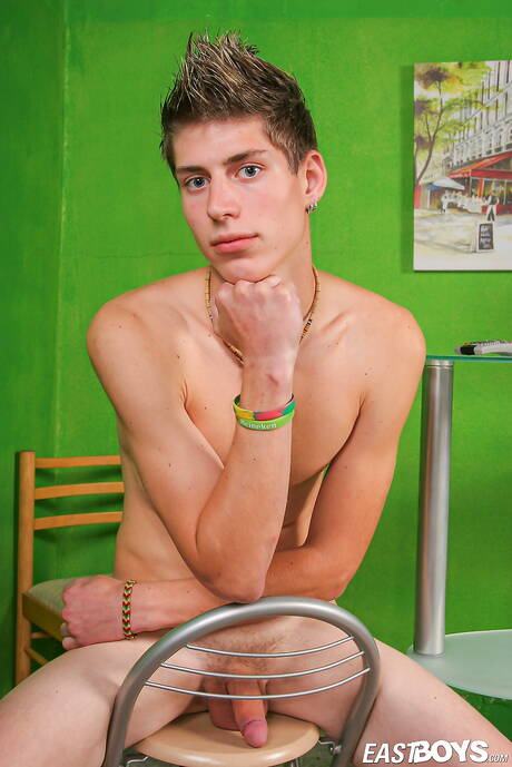 年輕的梅爾文裸體