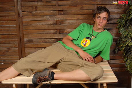 East Boys: Young dude Cain shows a beautiful body