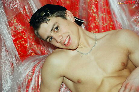 肌肉男藍調裸體擺造型