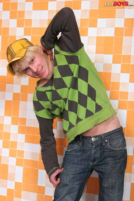 Twink Bastien muestra un hermoso cuerpo