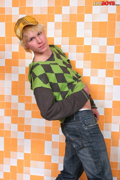 Twink Bastien muestra un hermoso cuerpo