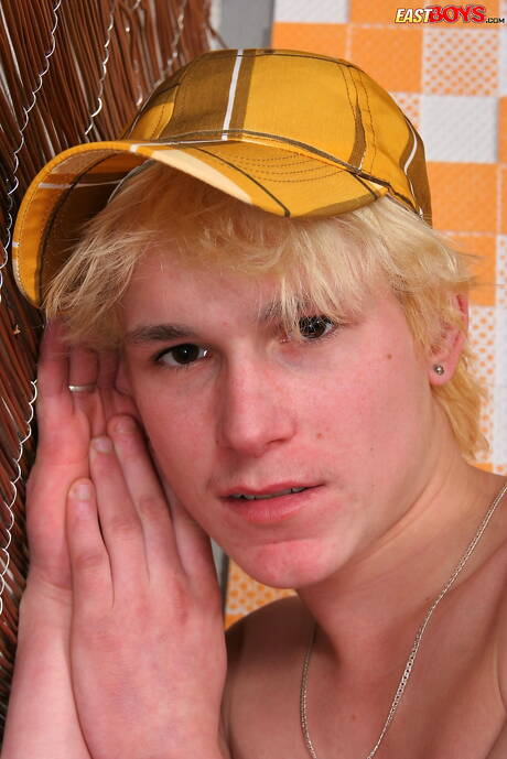 Twink Bastien muestra un hermoso cuerpo