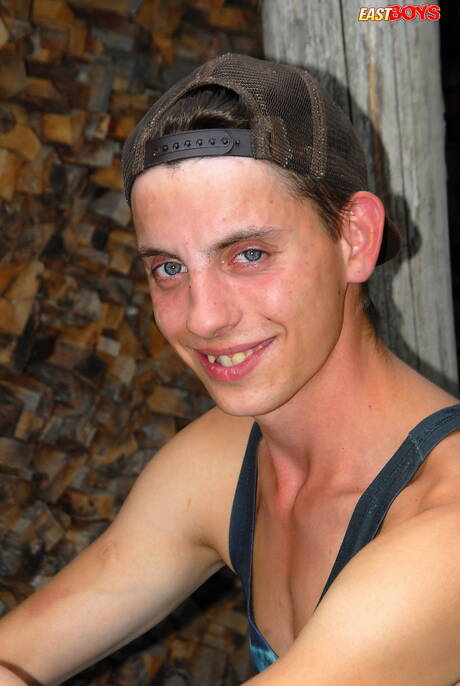 Hete twink Bobby Hawkins toont een perfect lichaam