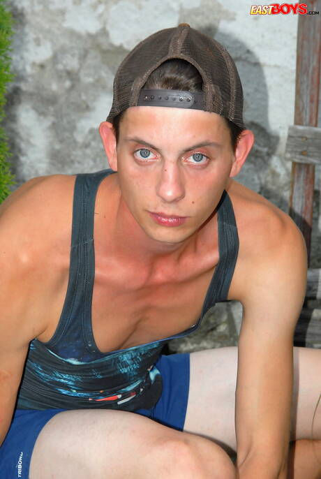 Hete twink Bobby Hawkins toont een perfect lichaam