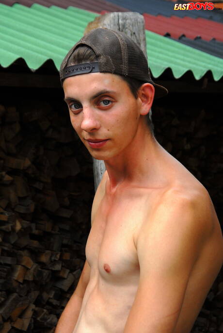 Hete twink Bobby Hawkins toont een perfect lichaam