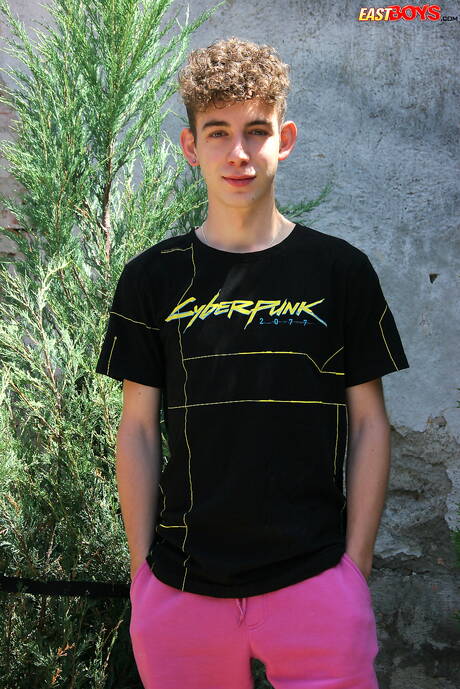 Young Daniel Bryant shows a perfect body outside