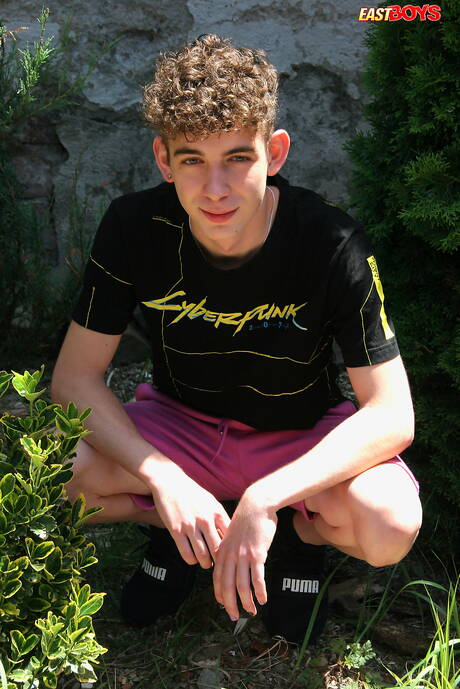 O jovem Daniel Bryant exibe um corpo perfeito por fora