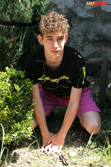 Young Daniel Bryant shows a perfect body outside