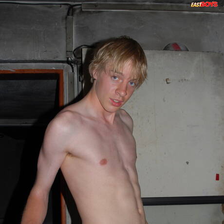 Twink Fabo posa nudo