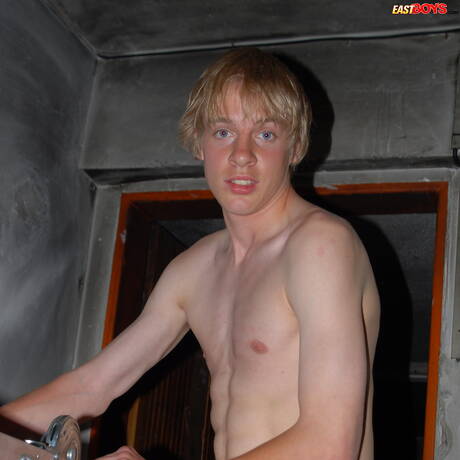 Twink Fabo posa nudo