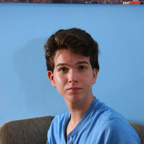 Il giovane John Hunt mostra un corpo perfetto