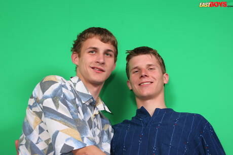 Il twink Charles Means si fa scopare dopo aver succhiato il cazzo