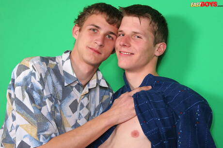 Il twink Charles Means si fa scopare dopo aver succhiato il cazzo