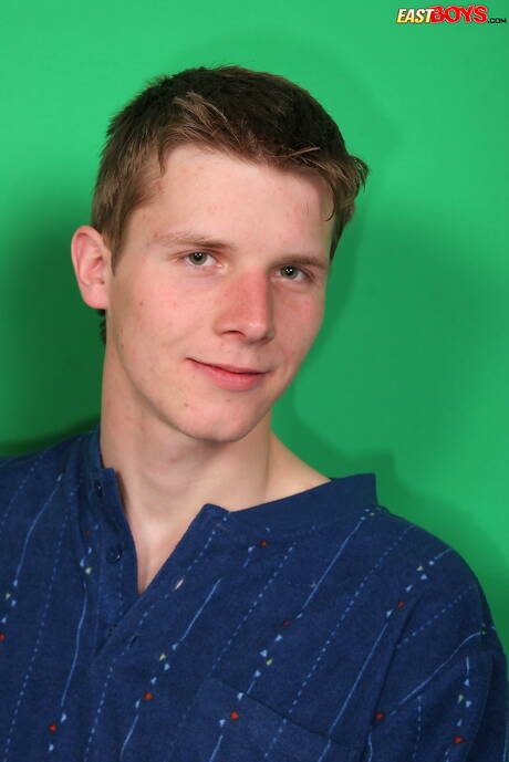 Il twink Charles Means si fa scopare dopo aver succhiato il cazzo