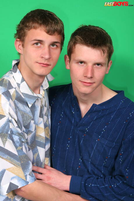 Il twink Charles Means si fa scopare dopo aver succhiato il cazzo