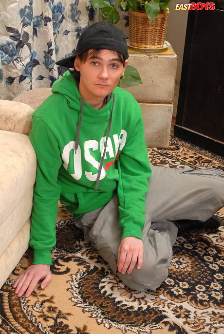 年輕小夥帕默吸吮後操屁股