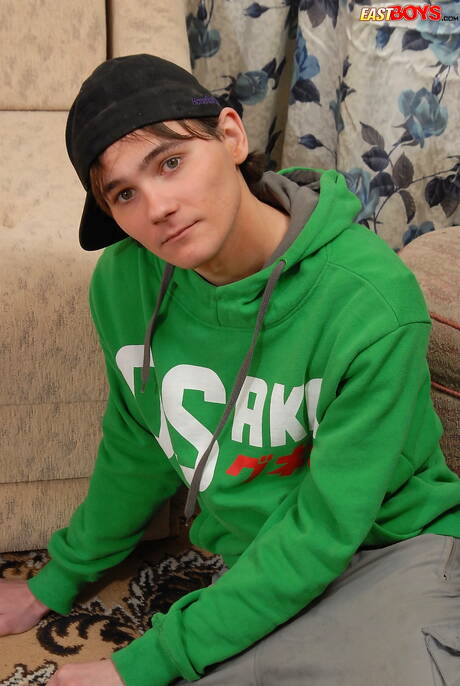 年輕小夥帕默吸吮後操屁股