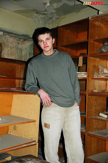 Il giovane Austin posa nudo