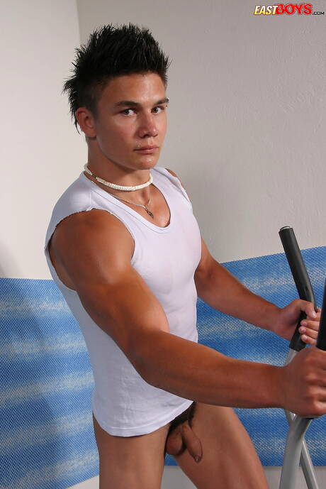 Slovak husky guy Dario Dolce posing naked