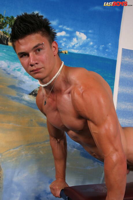 Słowacki husky Dario Dolce pozuje nago