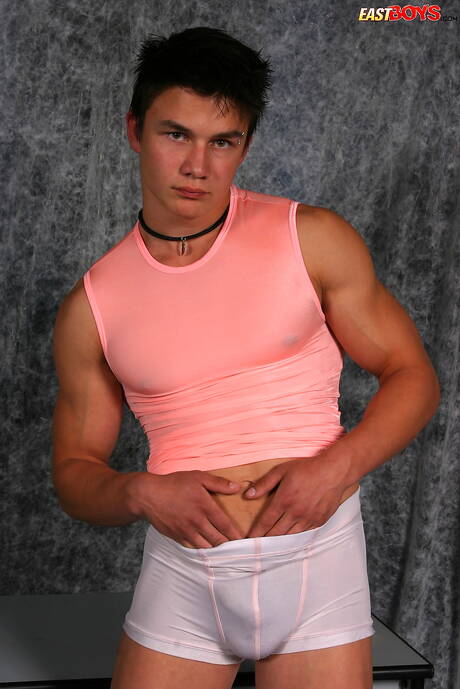 斯洛伐克身材魁梧的Dario Dolce展現完美身材