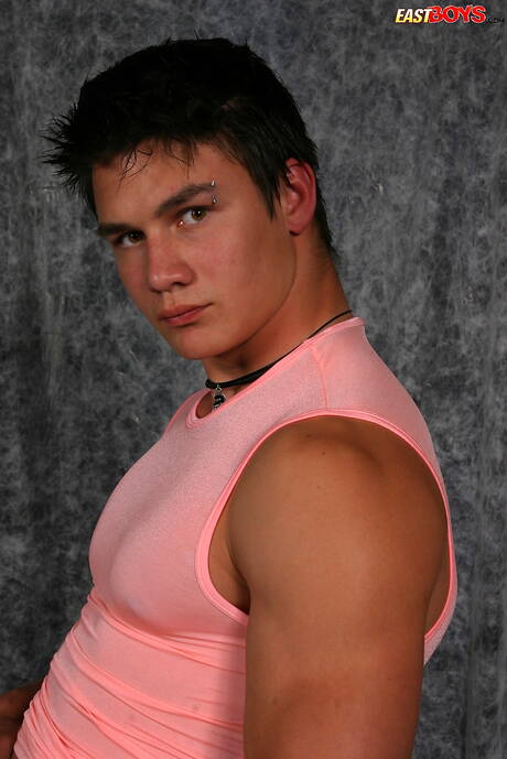 斯洛伐克身材魁梧的Dario Dolce展現完美身材