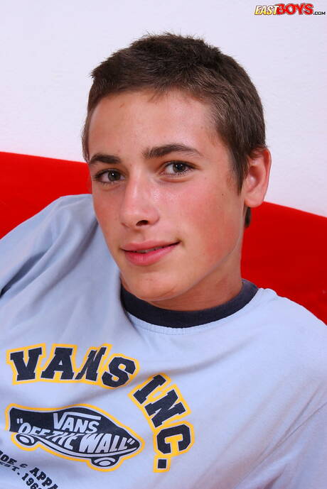 Young dude Dean posing naked and showing nice ass