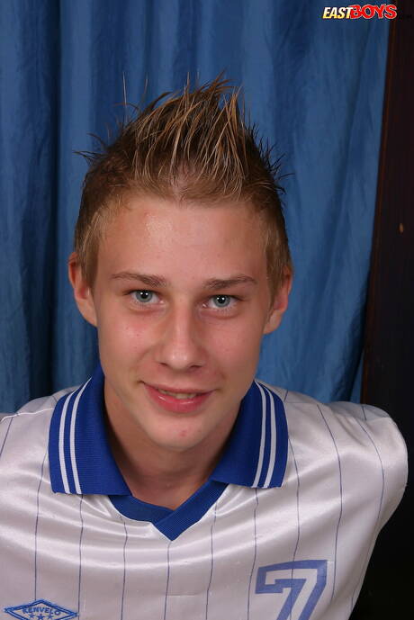 O lindo garoto Anders posando nu