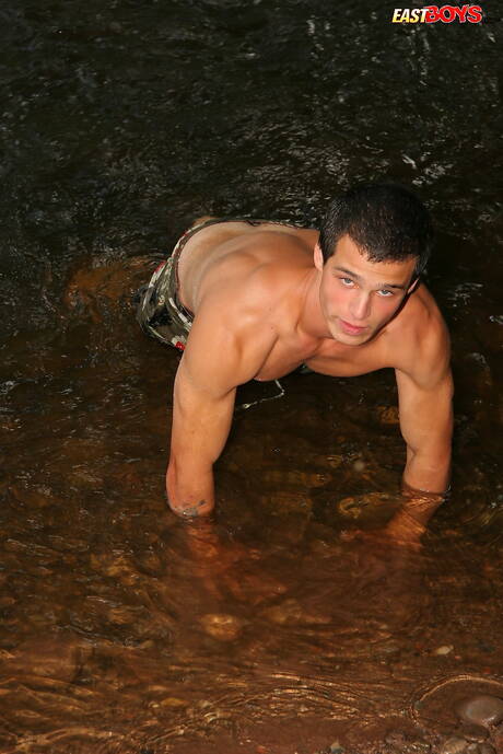 Superstud Curcio posing naked after beach walking