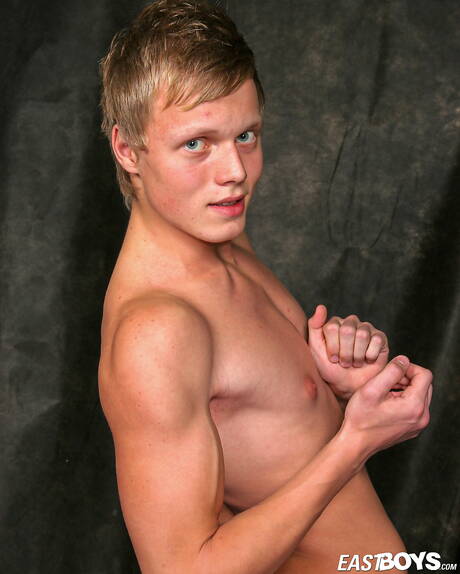 Hot twink Jasper posing nude and showing tight ass