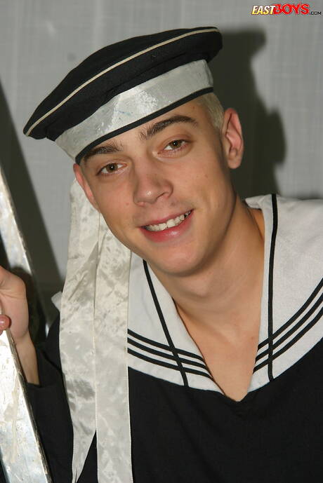 Young Volodej shows a perfect body