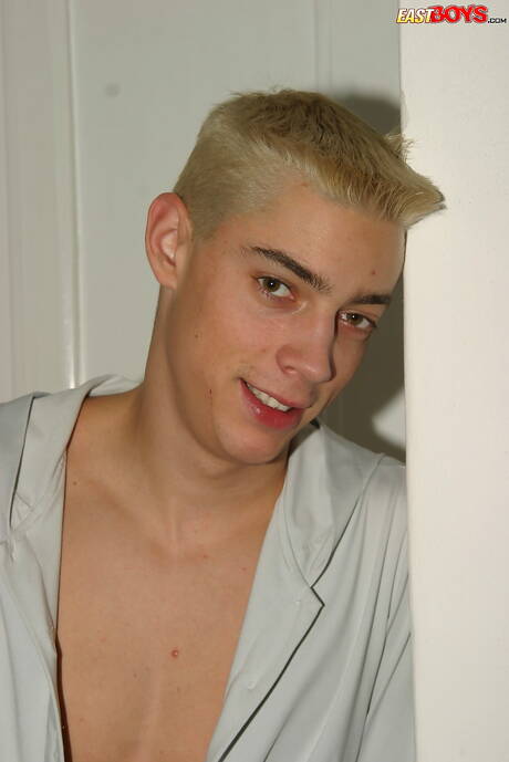 Young Volodej shows a perfect body