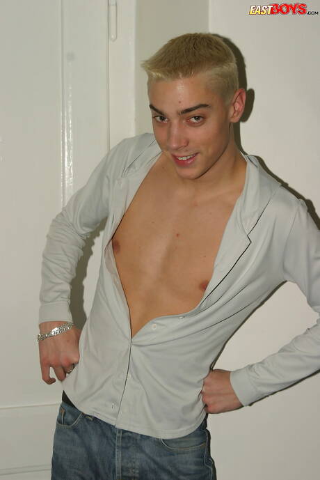 Young Volodej shows a perfect body