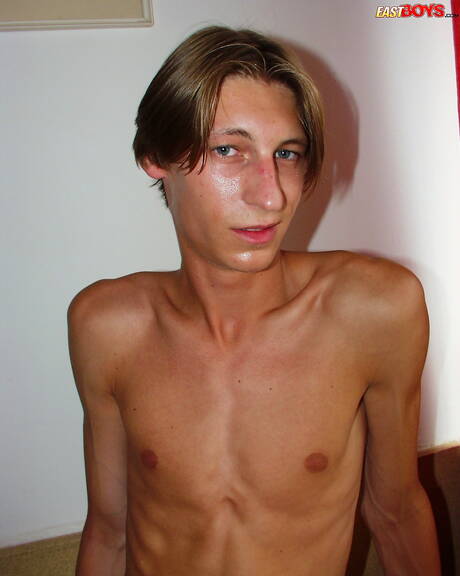 Der junge Palo masturbiert