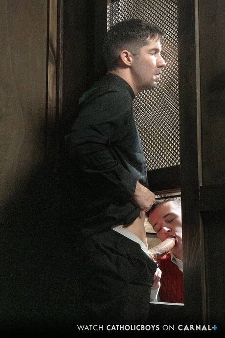 Os simpáticos garotos americanos Eddie Patrick e o musculoso Grant Ducati fazem um bom sexo anal