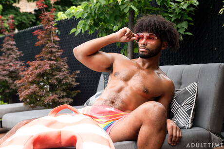 Mili amerykańscy kumple, piękny kumpel Tony Genius i atrakcyjny kumpel Foxy Alex w gorącym tyłku ruchają się na zewnątrz