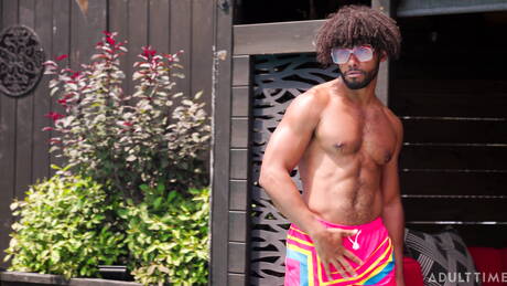 Nette amerikanische Kumpels, der schöne Kumpel Tony Genius und die attraktive Kumpel Foxy Alex bei einem heißen Arschfick draußen