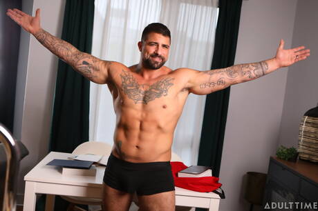 Jerk Buddies: Ryan Bones and canadian husky guy Ethan Chase fuck after blowjob