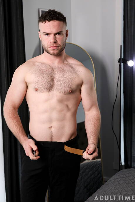 O gostoso canadense Leo Louis e Marcus Mcneil se chupando e transando