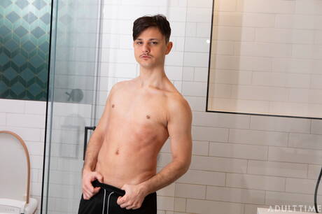 Sexy guy Enzo Muller and sexy guy Ali Rush have a hot sex in bathroom