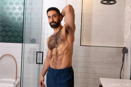 Sexy guy Enzo Muller and sexy guy Ali Rush have a hot sex in bathroom