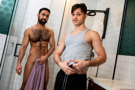 Sexy guy Enzo Muller and sexy guy Ali Rush have a hot sex in bathroom