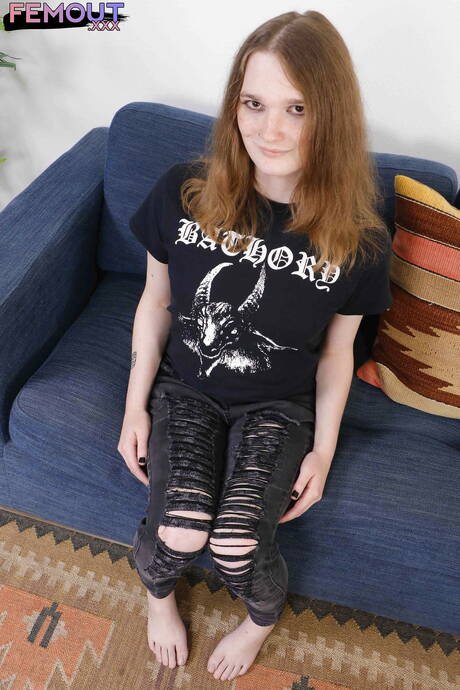 Twink Ain Sof get naked and showing nice butt