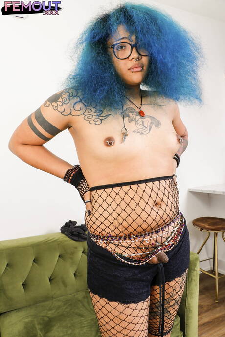 Hot Jupiter Jetson undressing and showing hot ass