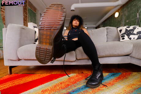 Pretty Jupiter Jetson posing nude and showing his ass