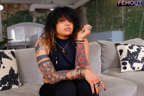 Pretty Jupiter Jetson posing nude and showing his ass