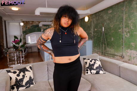 Pretty Jupiter Jetson posing nude and showing his ass