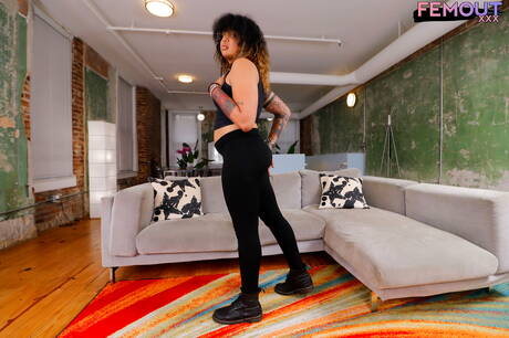 Pretty Jupiter Jetson posing nude and showing his ass